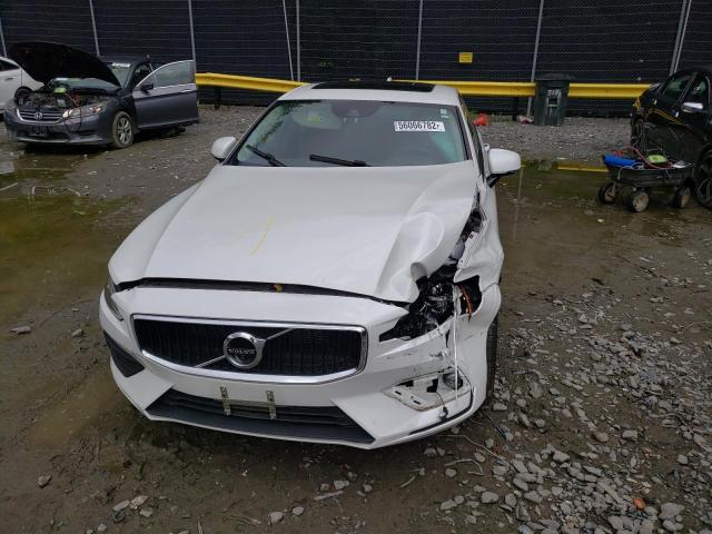 7JR102FK2KG011358 - 2019 VOLVO S60 T5 MOM WHITE photo 9