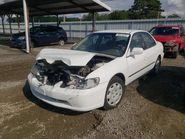 1HGCG5649XA012430 - 1999 HONDA ACCORD LX WHITE photo 2