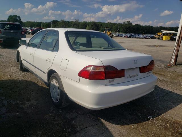 1HGCG5649XA012430 - 1999 HONDA ACCORD LX WHITE photo 3