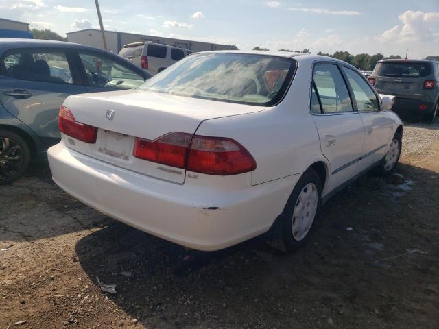 1HGCG5649XA012430 - 1999 HONDA ACCORD LX WHITE photo 4