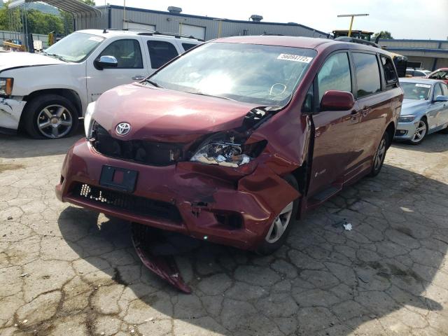 5TDKK3DC3FS572727 - 2015 TOYOTA SIENNA LE MAROON photo 2