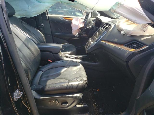 5LMCJ2C91HUL17055 - 2017 LINCOLN MKC SELECT შავი ფოტო 5