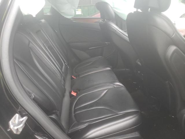 5LMCJ2C91HUL17055 - 2017 LINCOLN MKC SELECT შავი ფოტო 6