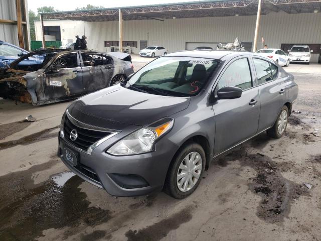 3N1CN7AP5HL901255 - 2017 NISSAN VERSA S GRAY photo 2