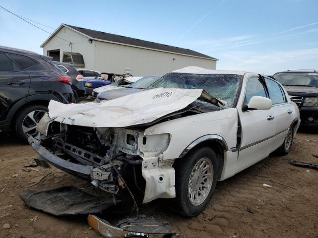 1LNFM82W5WY637583 - 1998 LINCOLN TOWN CAR S WHITE photo 2