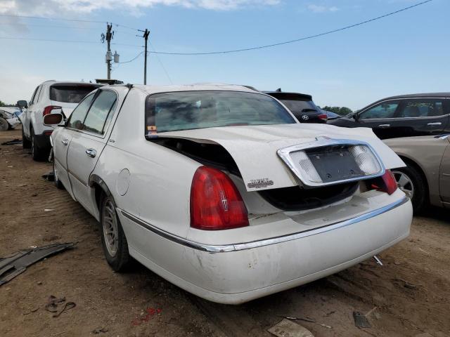 1LNFM82W5WY637583 - 1998 LINCOLN TOWN CAR S WHITE photo 3