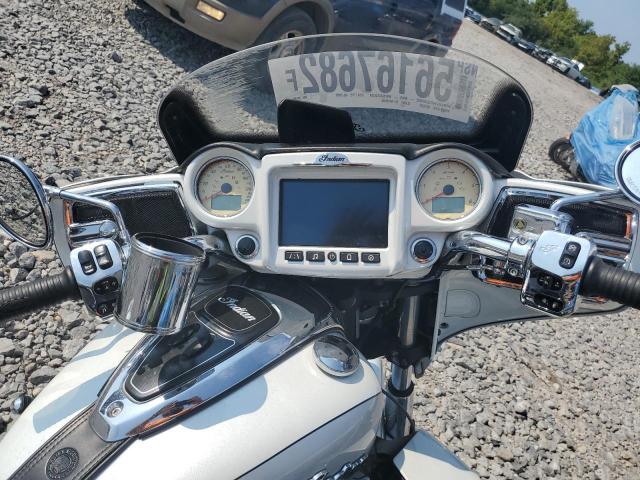 56KTRAAA9J3360393 - 2018 INDIAN MOTORCYCLE CO. ROADMASTER WHITE photo 9
