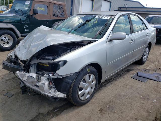 4T1BE32K52U092272 - 2002 TOYOTA CAMRY LE SILVER photo 2