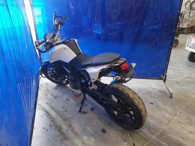 VBKLDV407JM714418 - 2018 KTM 690 DUKE WHITE photo 3