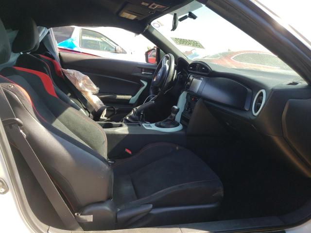 JF1ZNAA17D2730381 - 2013 TOYOTA SCION FR-S WHITE photo 5