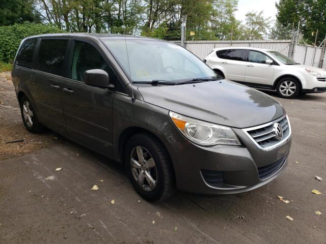 2V4RW3D13AR294727 - 2010 VOLKSWAGEN ROUTAN SE GRAY photo 1