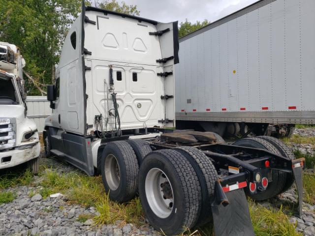 3AKJGLD53GSGR9172 - 2016 FREIGHTLINER CASCADIA 1 WHITE photo 3