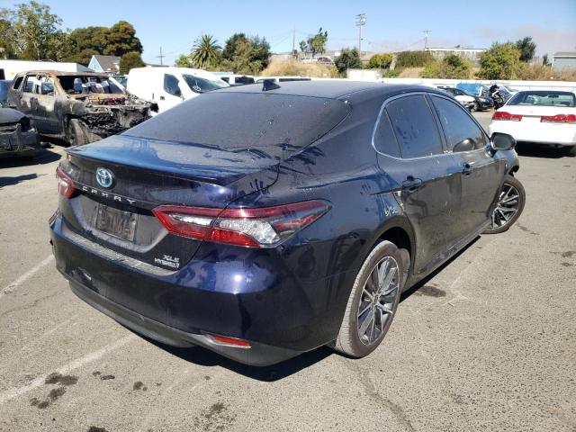 4T1F31AK0NU573385 - 2022 TOYOTA CAMRY XLE BLUE photo 4