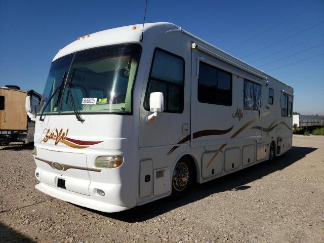 4UZAAHDC05CU56747 - 2005 FREIGHTLINER CHASSIS X WHITE photo 2