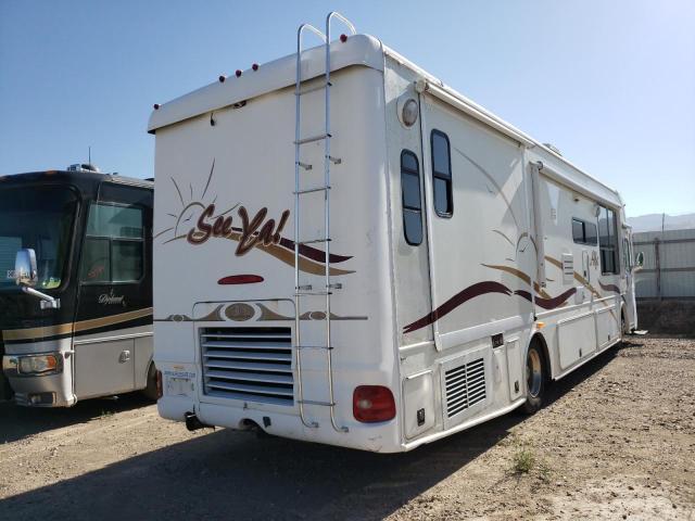 4UZAAHDC05CU56747 - 2005 FREIGHTLINER CHASSIS X WHITE photo 4