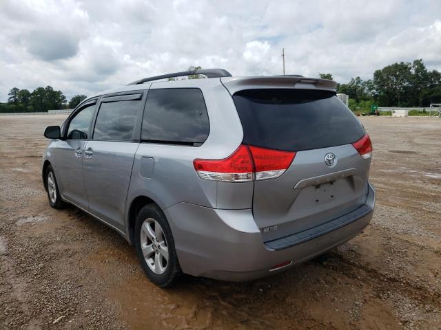 5TDKK3DC8CS231268 - 2012 TOYOTA SIENNA LE SILVER photo 3