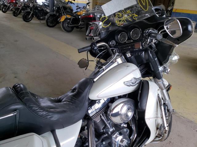 1HD1FCW173Y641669 - 2003 HARLEY-DAVIDSON FLHTCUI 白色 照片 5