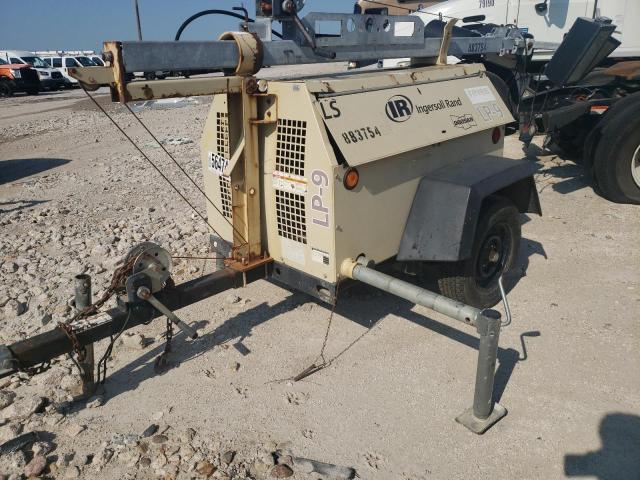 4FVLSBDAXB0429814 - 2011 DOOS GENERATOR BEIGE photo 2