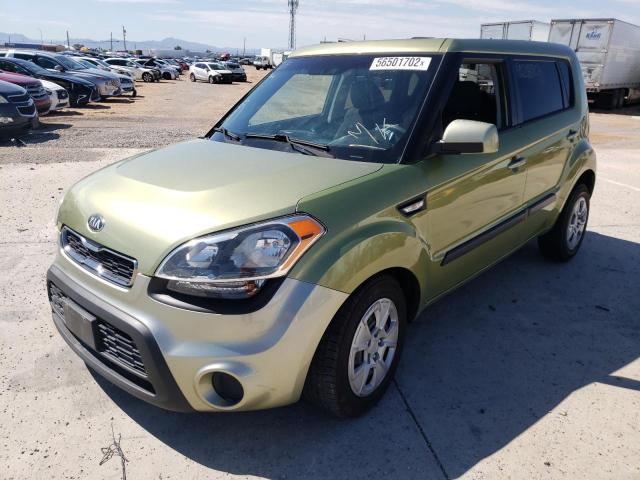 KNDJT2A54D7624608 - 2013 KIA SOUL GREEN photo 2