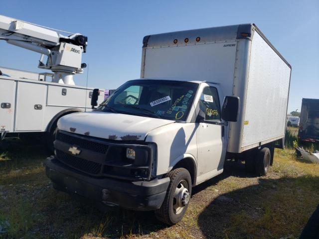 1GBJG31U431181058 - 2003 CHEVROLET EXPRESS WHITE photo 2