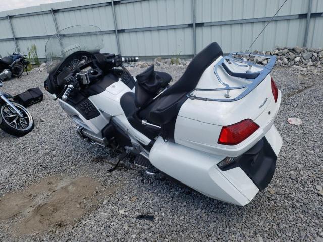 JH2SC68H9CK001192 - 2012 HONDA GL1800 WHITE photo 3