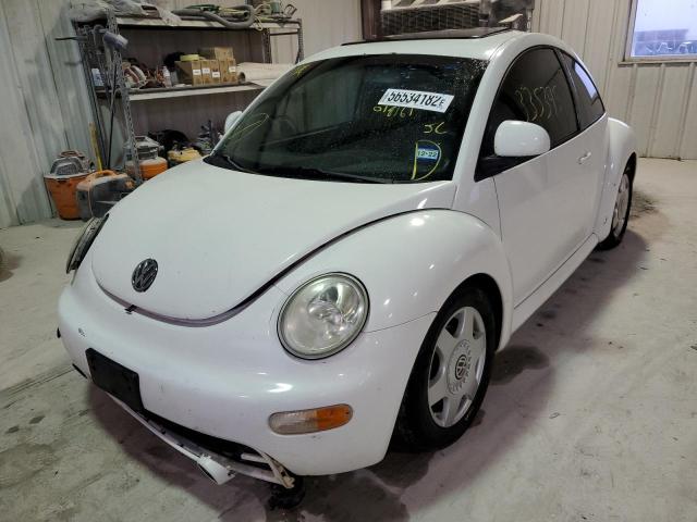 3VWBF61C5WM018161 - 1998 VOLKSWAGEN NEW BEETLE 白色 照片 2
