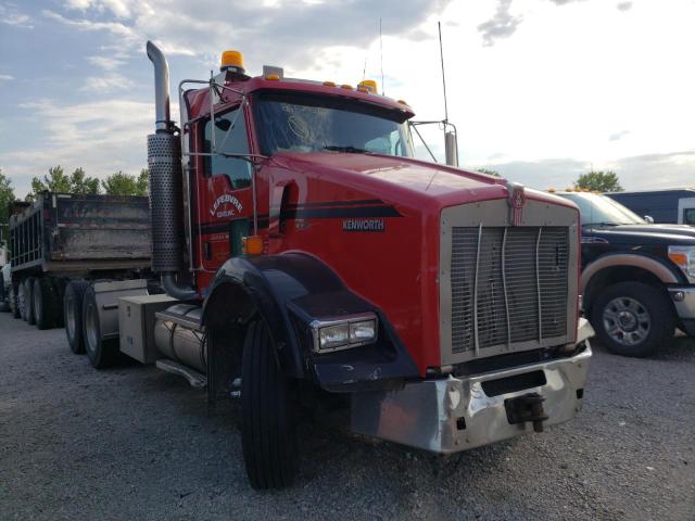 1XKDDU9X86J150166 - 2006 KENWORTH CONSTRUCTI RED photo 1