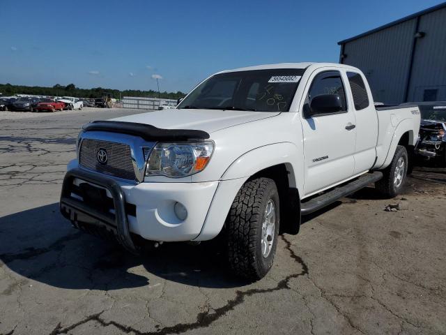 5TETU62N38Z588422 - 2008 TOYOTA TACOMA PRE WHITE photo 2