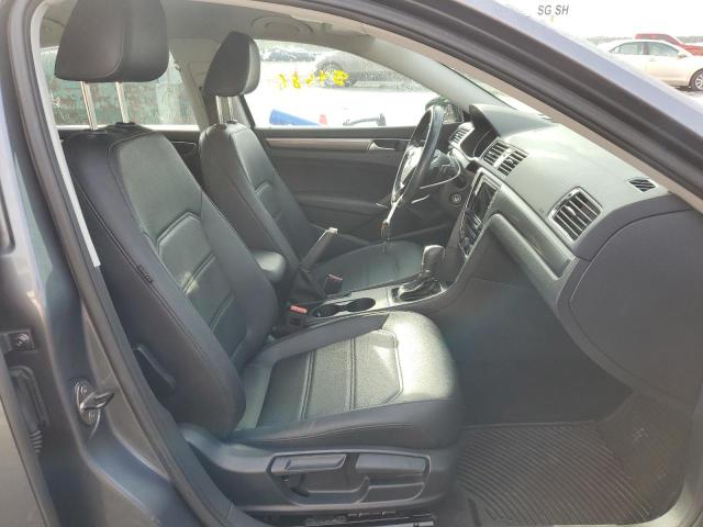 1VWDT7A36HC054131 - 2017 VOLKSWAGEN PASSAT R-L GRAY photo 5