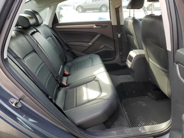 1VWDT7A36HC054131 - 2017 VOLKSWAGEN PASSAT R-L GRAY photo 6