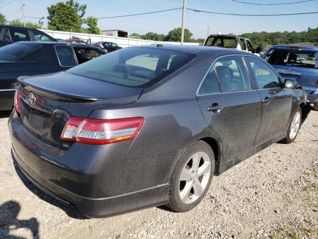 4T1BF3EK0BU211581 - 2011 TOYOTA CAMRY BASE GRAY photo 4