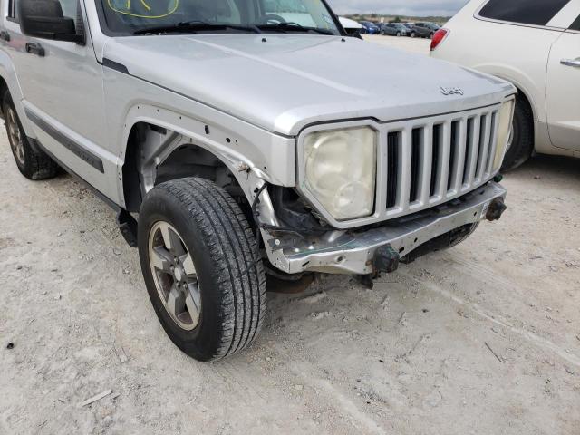 1J8GP28K28W221564 - 2008 JEEP LIBERTY SP SILVER photo 9