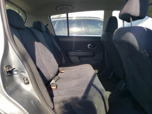 3N1BC13E88L413699 - 2008 NISSAN VERSA S GRAY photo 6