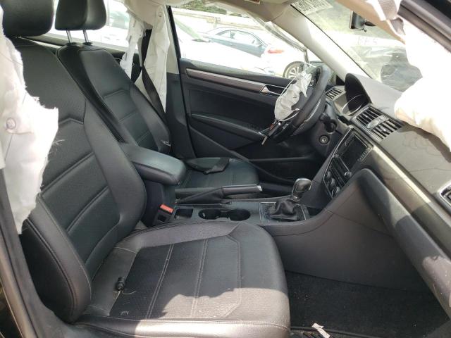 1VWDT7A33HC029316 - 2017 VOLKSWAGEN PASSAT R-L BLACK photo 5