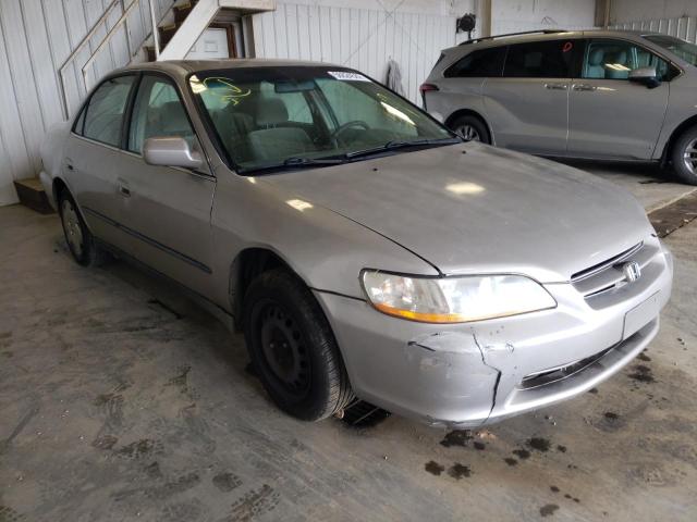 1HGCG1647WA006004 - 1998 HONDA ACCORD LX BEIGE photo 1