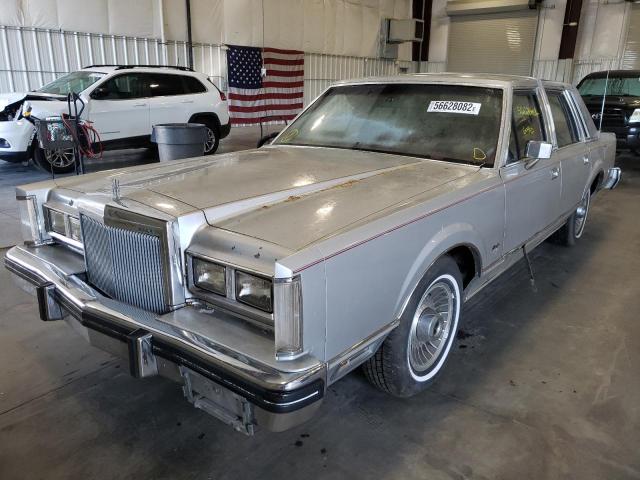 1LNBP96F3EY684485 - 1984 LINCOLN TOWN CAR SILVER photo 2