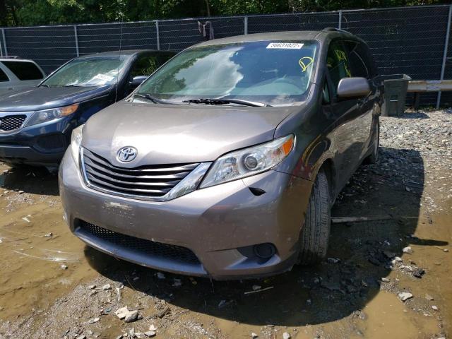 5TDKK3DC7BS148381 - 2011 TOYOTA SIENNA LE  photo 2