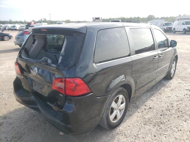 2V4RW3D1XAR242592 - 2010 VOLKSWAGEN ROUTAN SE BLACK photo 4