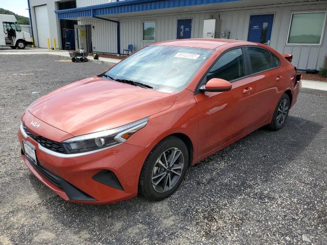 3KPF24AD5NE449556 - 2022 KIA FORTE FE ORANGE photo 2