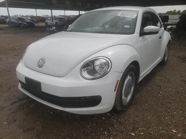 3VWF17ATXFM652846 - 2015 VOLKSWAGEN BEETLE 1.8 WHITE photo 2