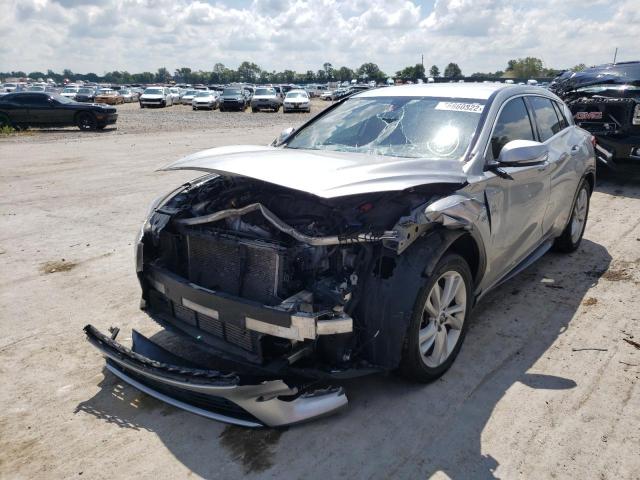 SJKCH5CP1JA056887 - 2018 INFINITI QX30 BASE SILVER photo 2