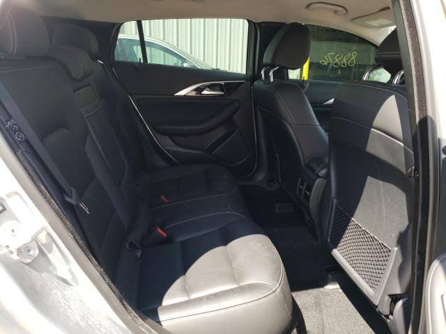 SJKCH5CP1JA056887 - 2018 INFINITI QX30 BASE SILVER photo 6