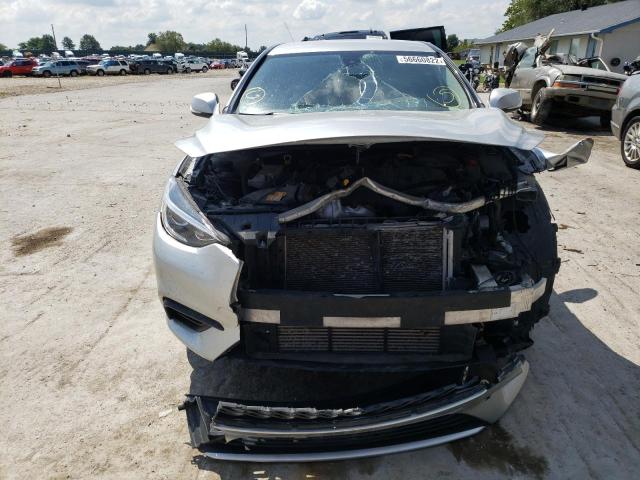 SJKCH5CP1JA056887 - 2018 INFINITI QX30 BASE SILVER photo 9