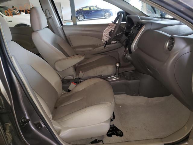 3N1CN7AP4EL830271 - 2014 NISSAN VERSA GRAY photo 5