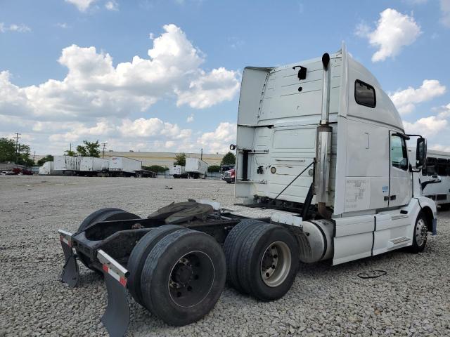 4V4NC9TG27N436067 - 2007 VOLVO VN VNL WHITE photo 4