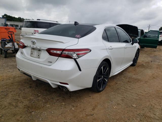 4T1BZ1HK6JU007115 - 2018 TOYOTA CAMRY XSE WHITE photo 4