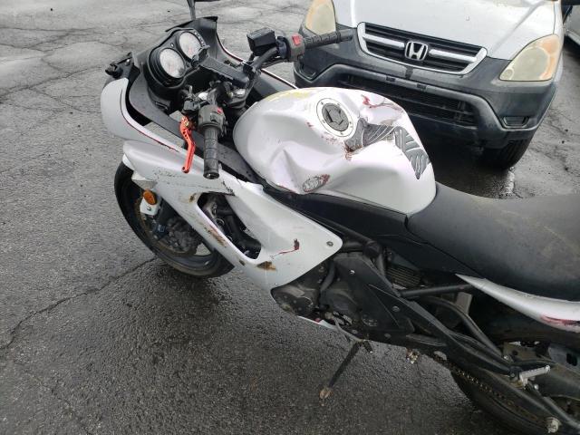 JKAEXEA138A037369 - 2008 KAWASAKI EX650 A WHITE photo 9