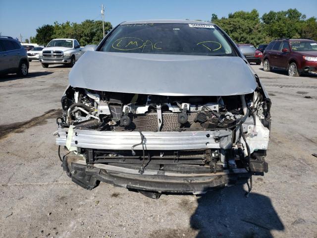 JTDKARFP7H3041217 - 2017 TOYOTA PRIUS PRIM 银色 照片 9