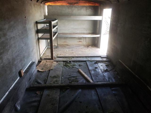 5GLBE20274C000226 - 2004 UTILITY WHEEL/TOOL თეთრი ფოტო 6