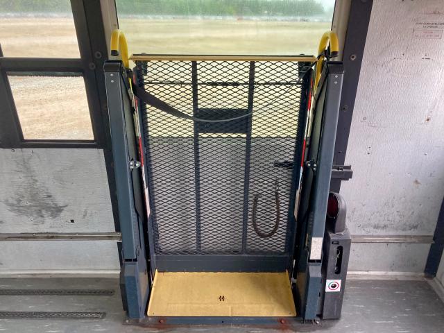 4UZABPCS27CX12101 - 2007 FREIGHTLINER CHASSIS B2 黄色 照片 9